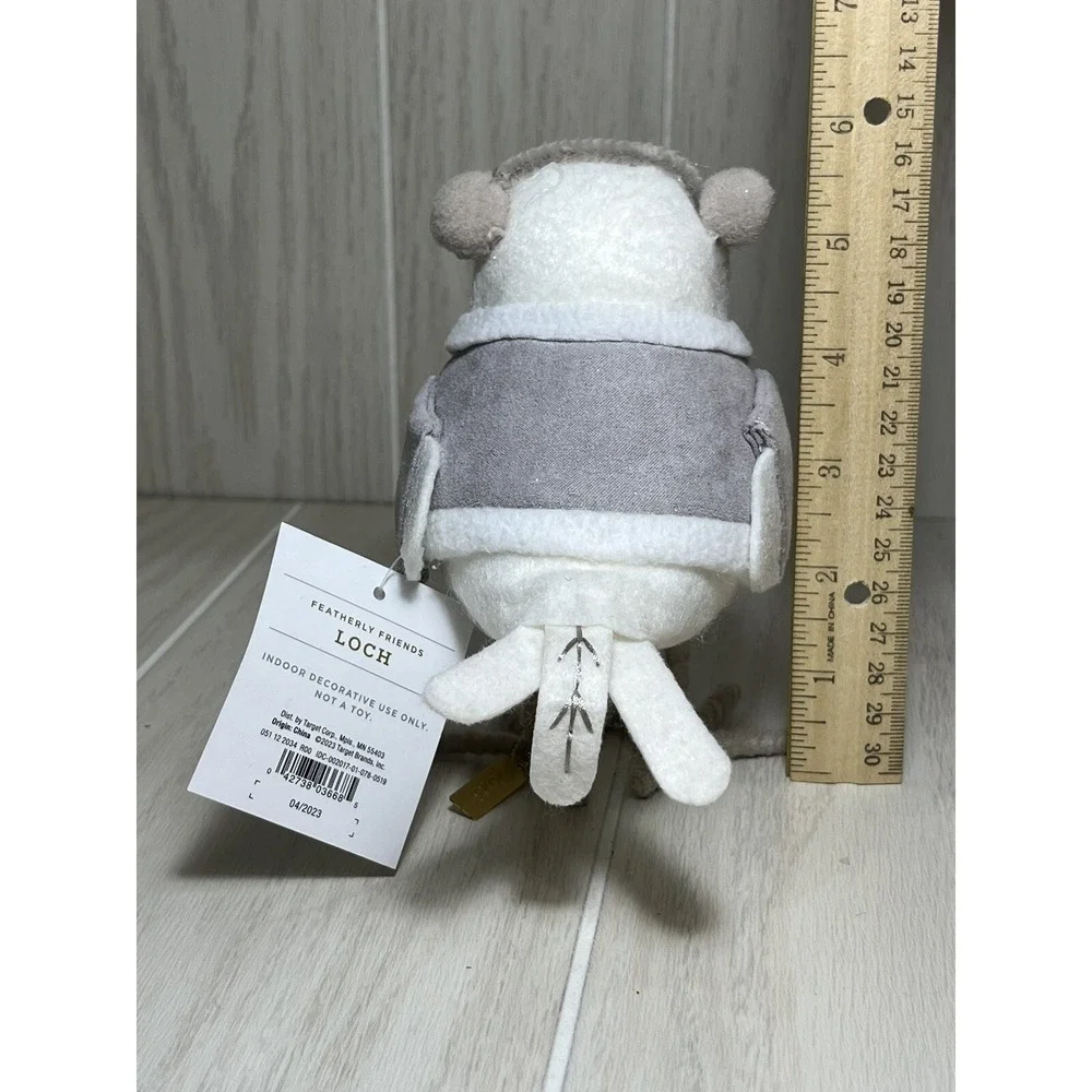 Wondershop Featherly Friends Loch Bird Figure tan earmuffs Gray coat 2023 Xmas